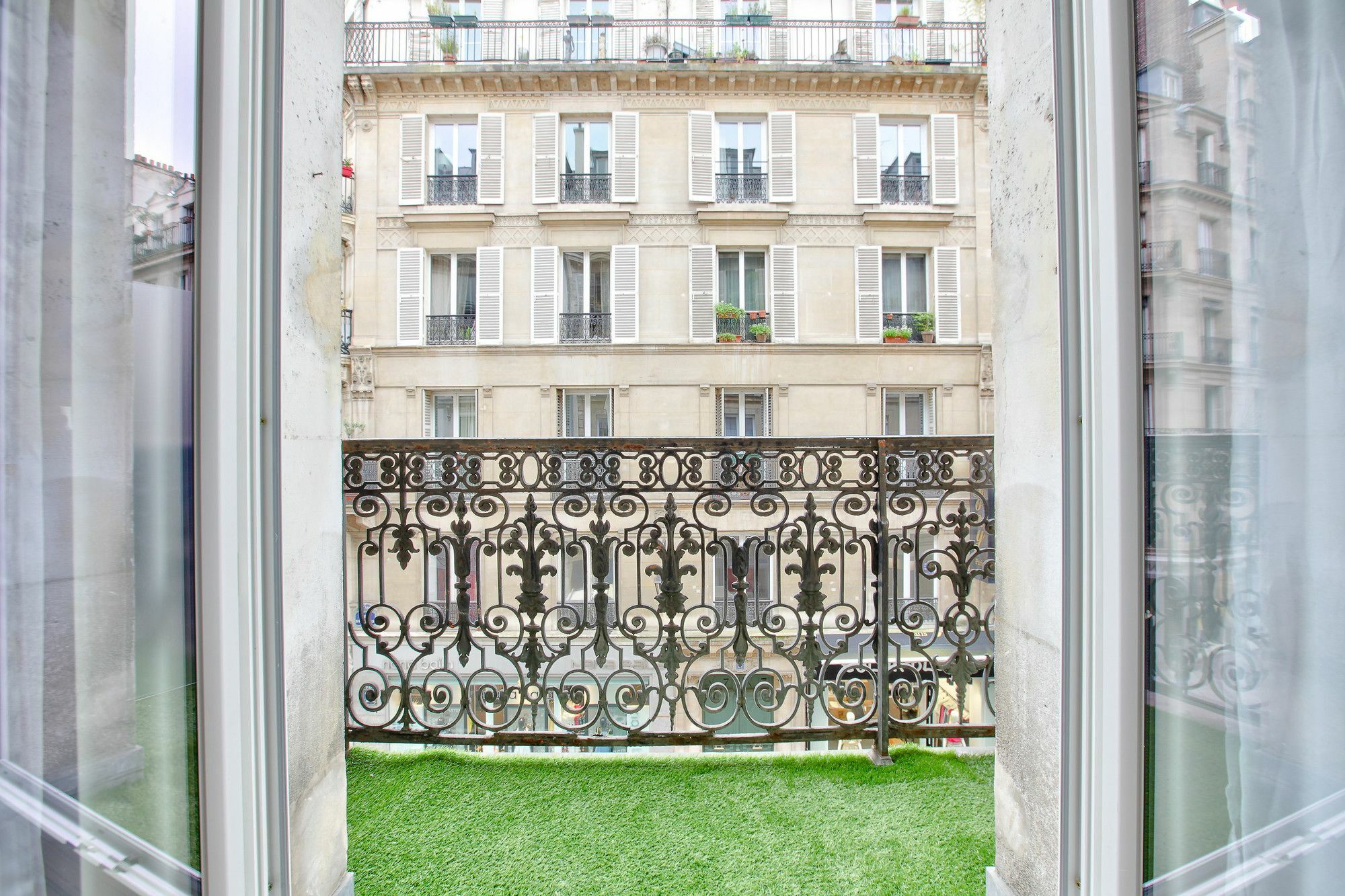 24 Luxury Parisian Montorgueil *