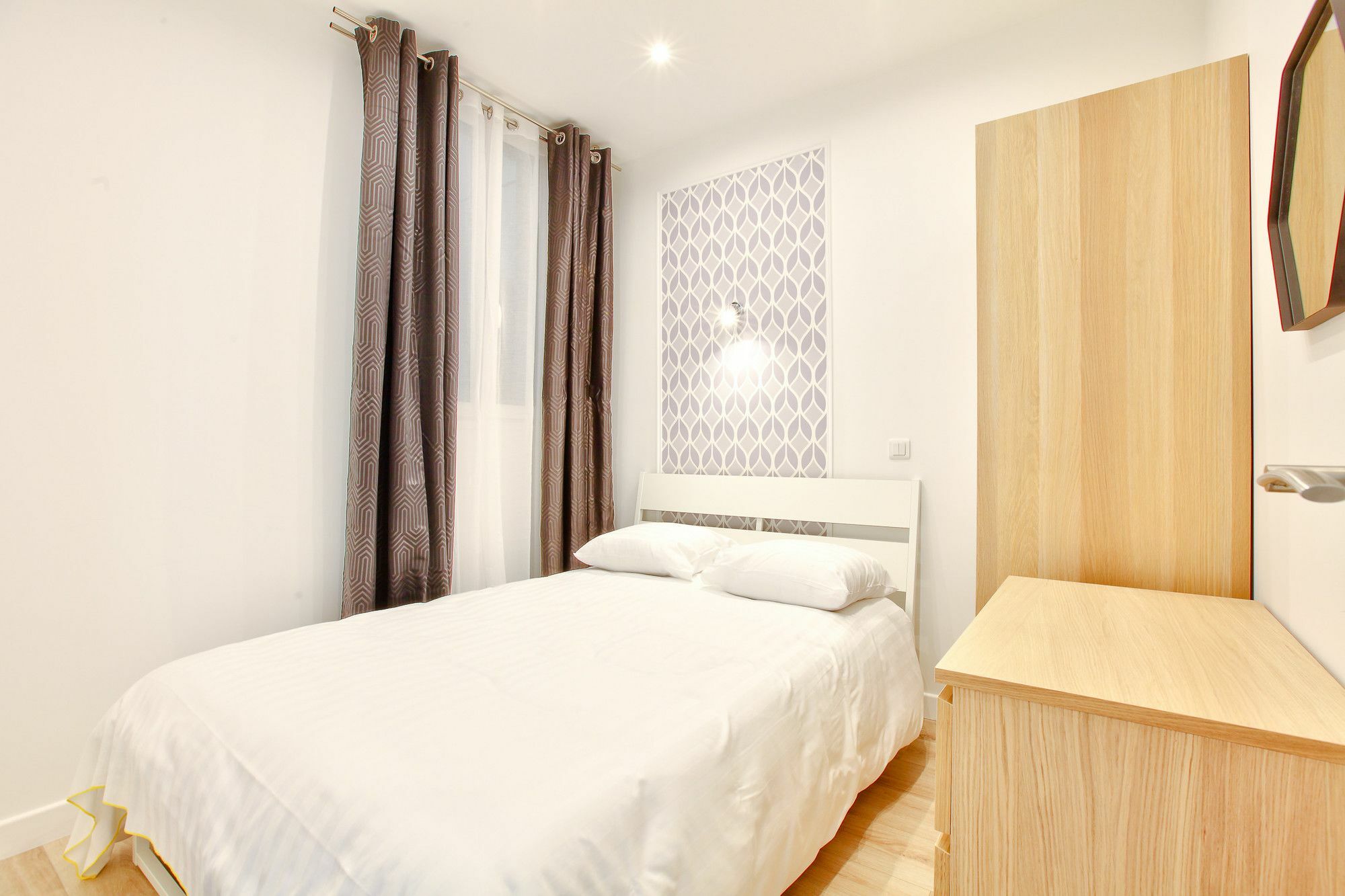 24 Luxury Parisian Montorgueil Apartment *