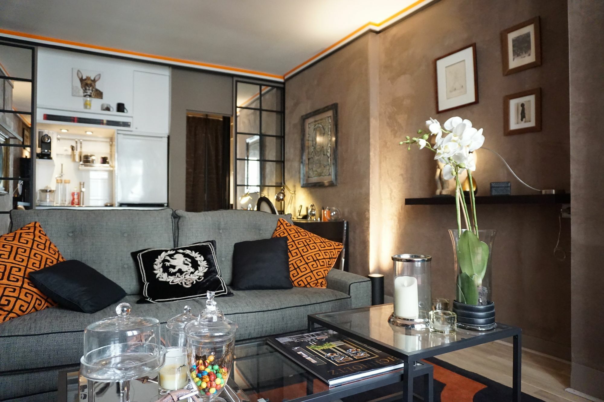 Champs Elysees - - 8 *