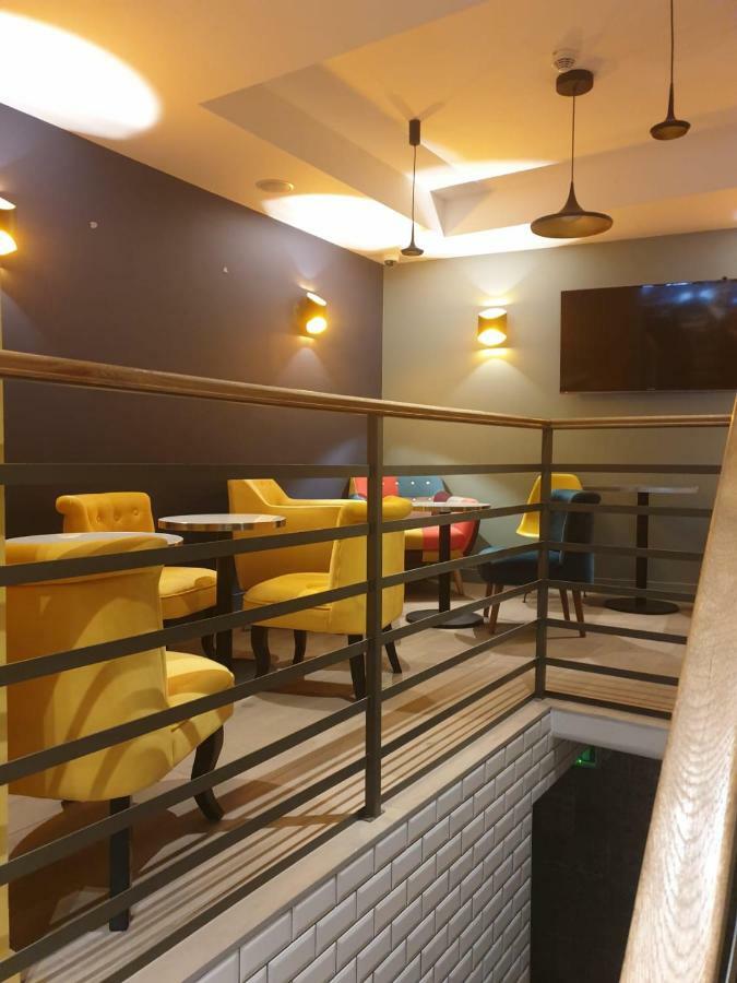 Hotel Panam Gambetta- Place Gambetta-mairie De Gambetta Paris