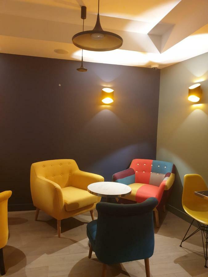Hotel Panam Gambetta- Place Gambetta-mairie De Gambetta Paris