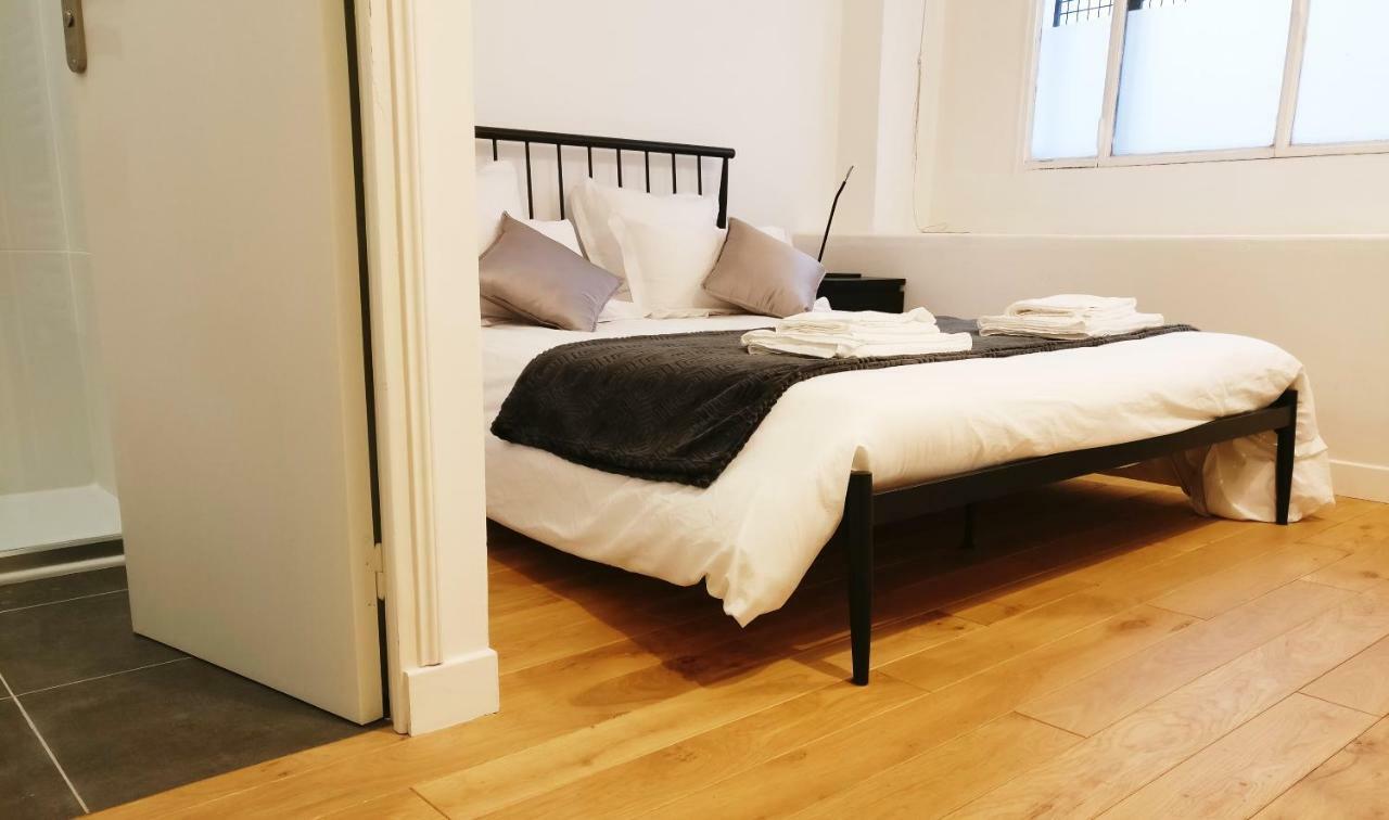 3 Double Bedrooms In Montmartre Near Subway Ac Apartment Paris