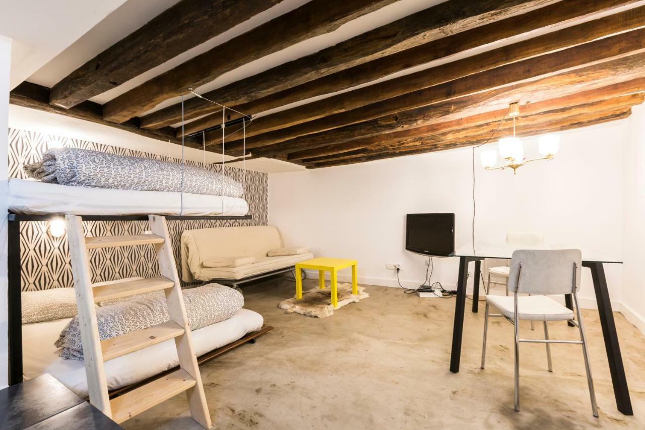 Charming 20m² Near Le Marais Apartment