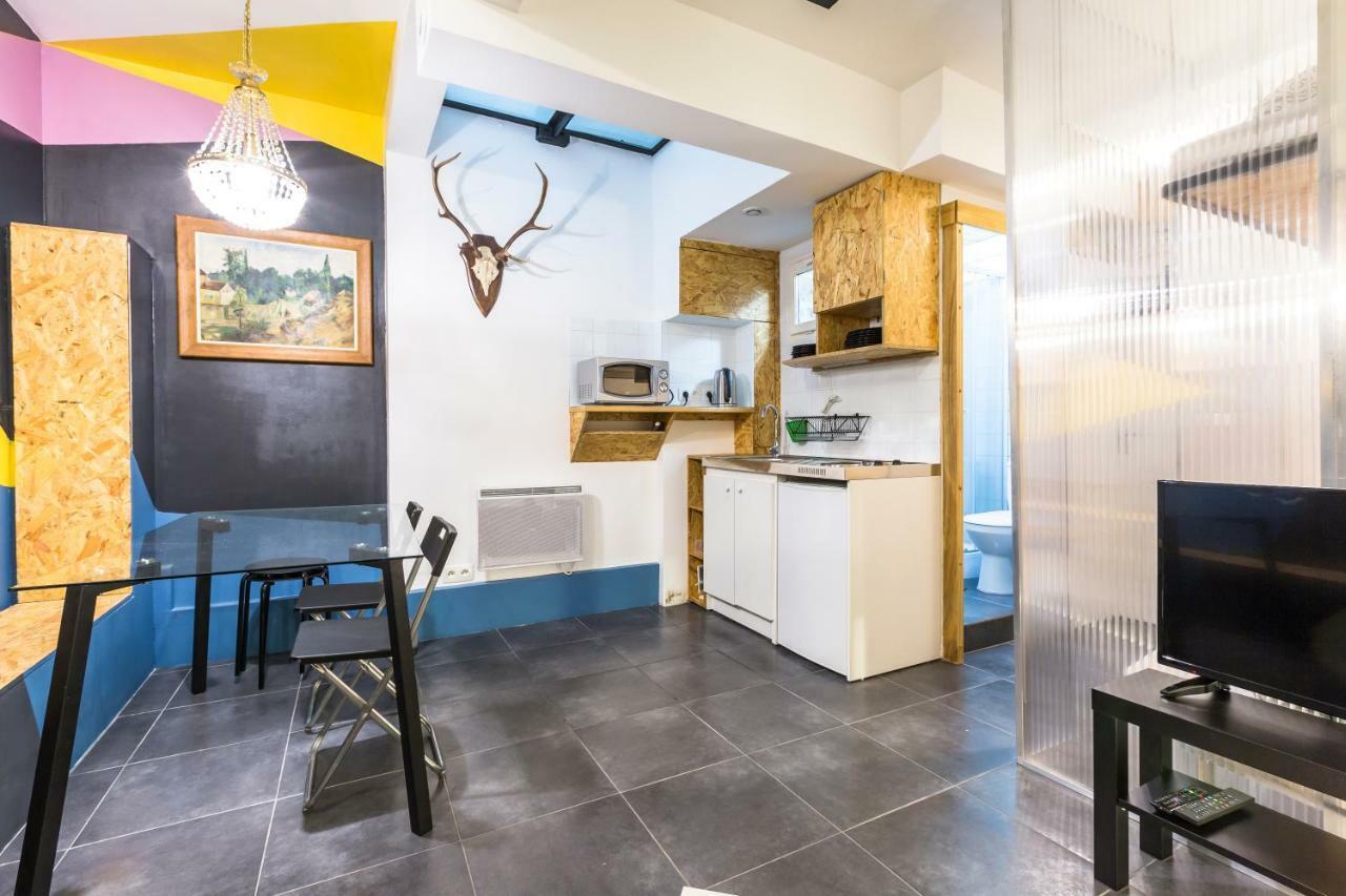 Pretty 25 M2 In A Lively District *
