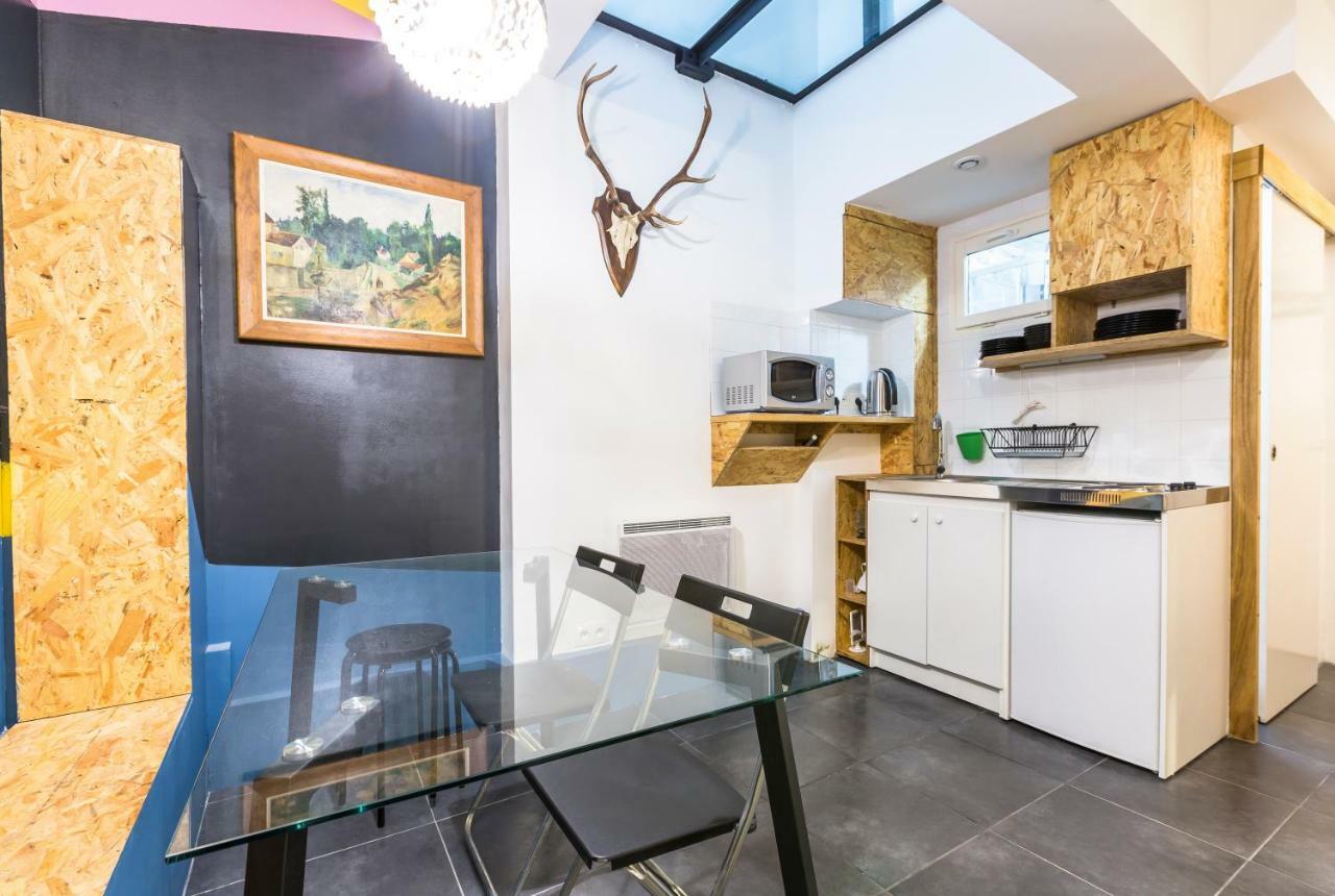Pretty 25 M2 In A Lively District *