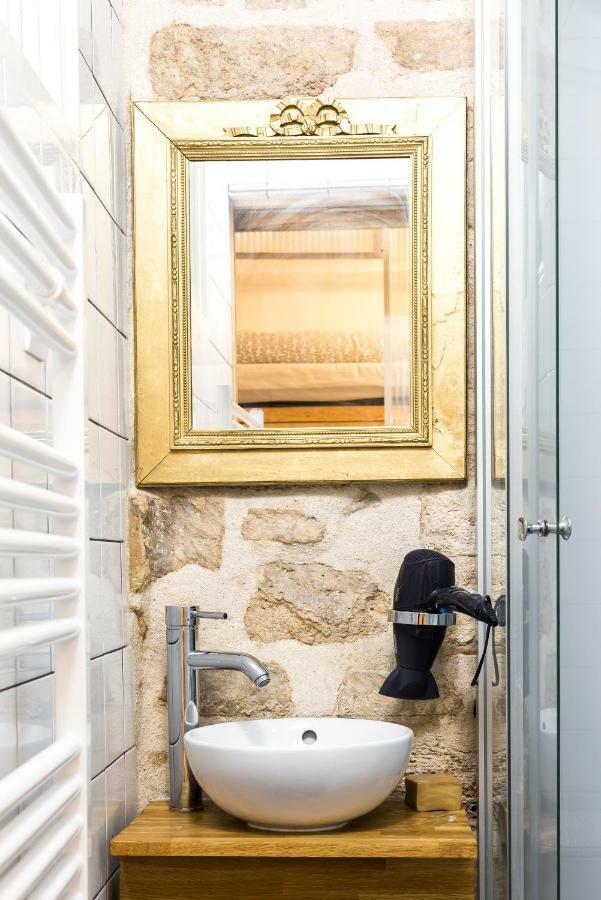 Pretty 25 M2 In A Lively District Apartment *