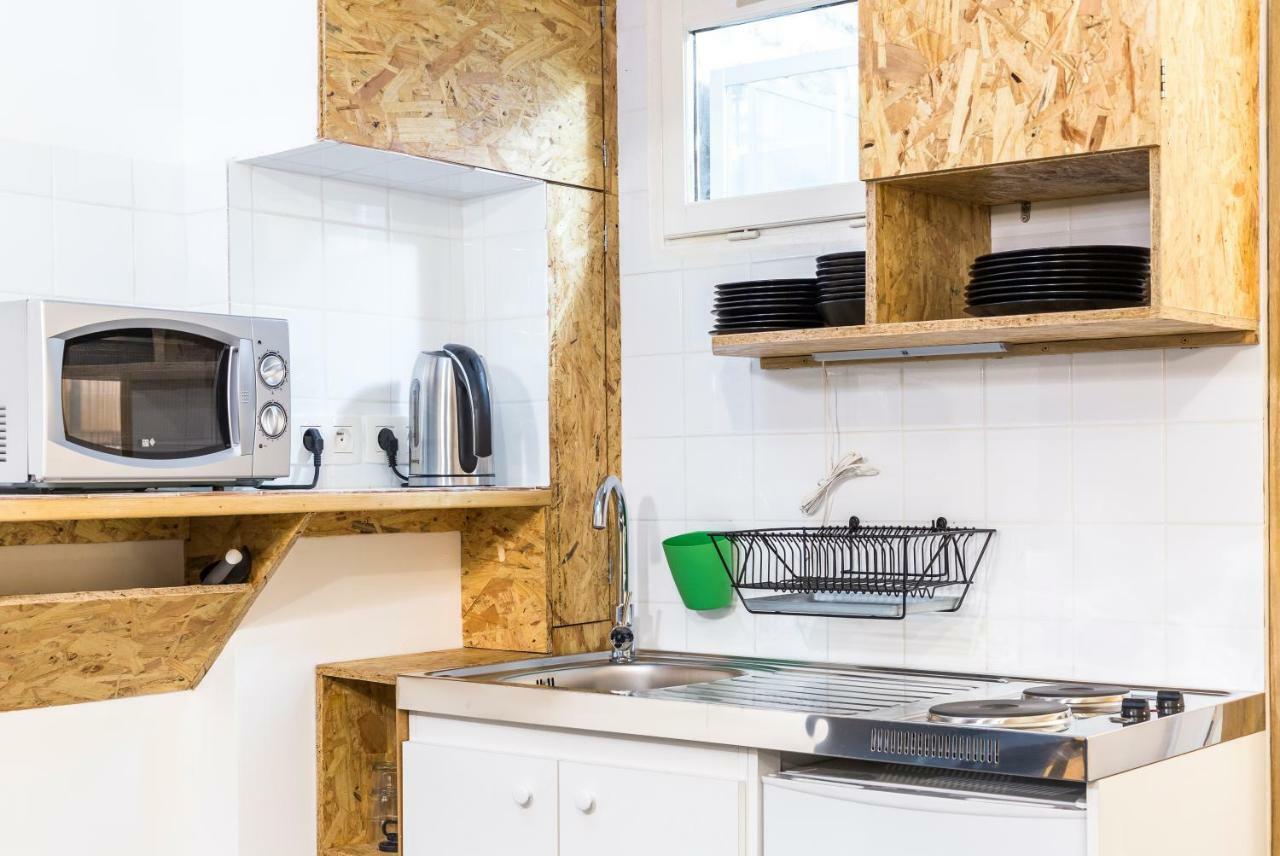 Pretty 25 M2 In A Lively District Paris