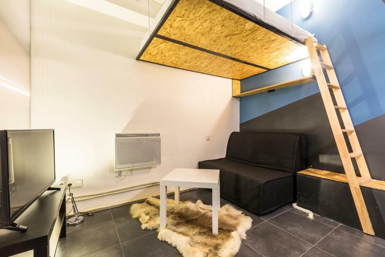 Pretty 25 M2 In A Lively District