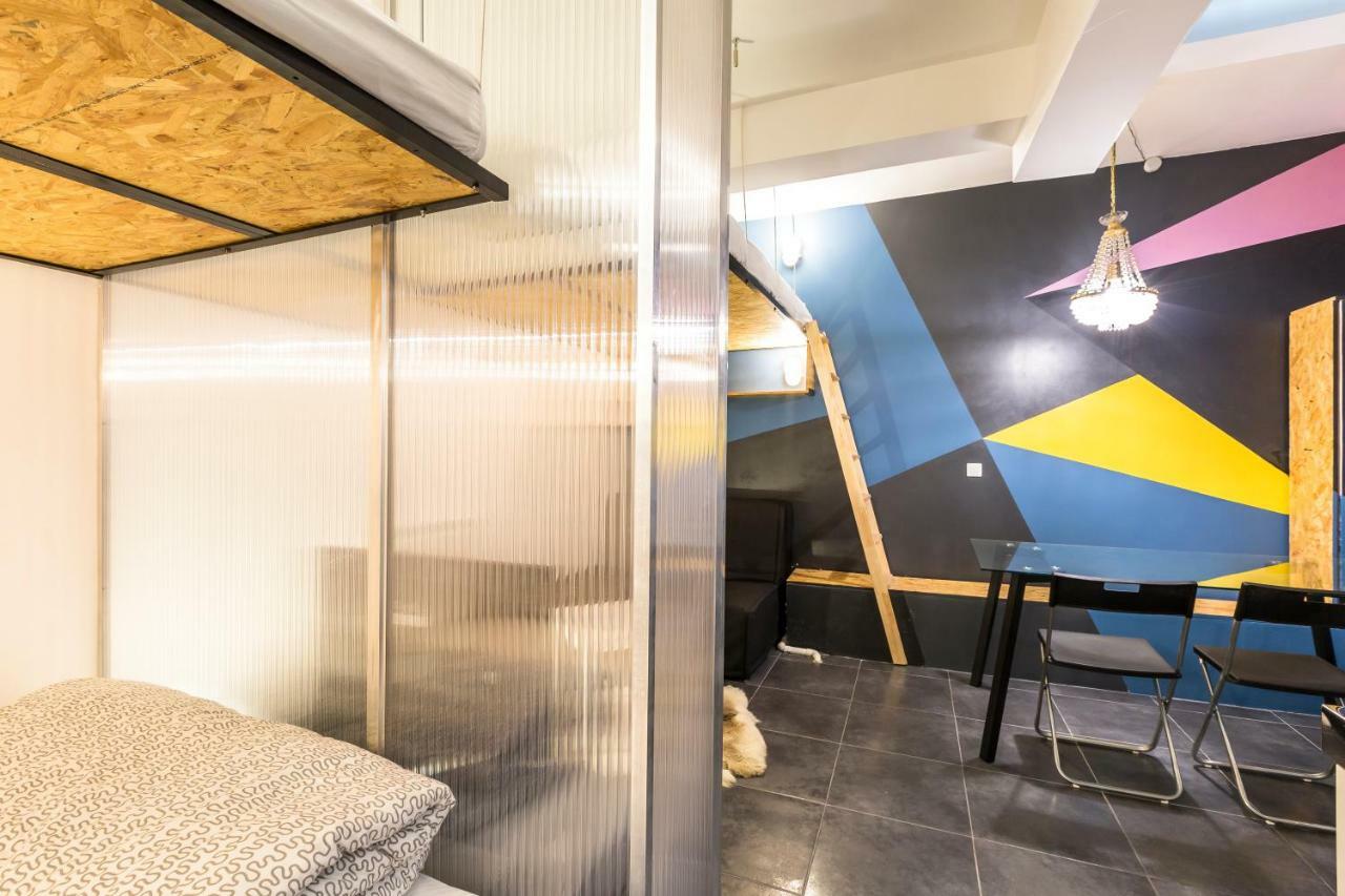 Pretty 25 M2 In A Lively District