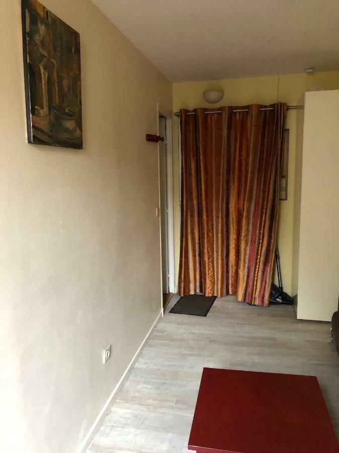 23 Rue De La Chapelle * Paris