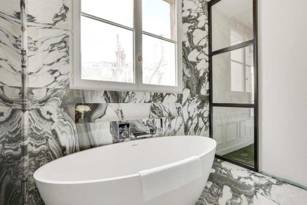 Appartement Luxurious Penthouse Near Champs Elysées&front Of Eiffel Tower *
