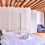 Amazing Apartment Close To Notre Dame