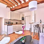 Amazing Apartment Close To Notre Dame