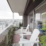Home Comforts By The Eiffel Tower
