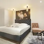 Rent A Room - Apartment St Honore