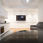 Large Flat At 2 Steps From The Eiffel Tower