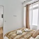 Newly Renovated ! Stunning 2Br Apt In The Heart Of Paris 15