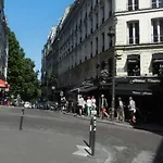 Very Large Private Room With Own Bathroom, In Montmartre Apartment