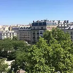 Fully Renovated Bright Studio With High View