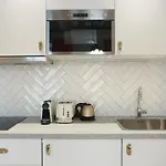 Rent A Room - Aparts Cadet