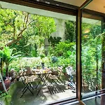 Un Coin De Paradis Avec Jardin A Montmartre
