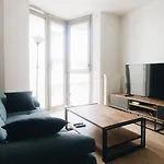 Pretty 39 M In The Heart Of La Villette