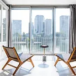 Bright 1Bedroom Apartment Centrally Located With Most Beautiful Views From Seine At 10 Minutes Walking From Beaugrenelle Shopping Mall And Eiffel Tower