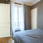 Bright Cocoon For 2 Near The Sacre Coeur