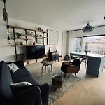 New, Appartement Au Calme, Balcon Sur Parc Prive