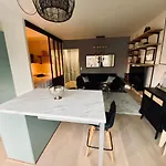 New, Appartement Au Calme, Balcon Sur Parc Prive