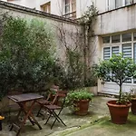 Nice flat two steps to Folies-Bergères at the heart of Paris - Welkeys