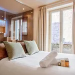 Superb & Calm Flat Near Champs Elysees In Paris - Welkeys