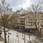 Spacious T2 Boulevard Beaumarchais