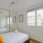 Balcony & Eiffel Tower View City Apartment