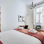 Beautiful Apt -1Br-4P- Tour Eiffel - Invalides