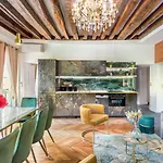 Luxury 3 bedrooms 3 bathrooms apartment in Le Marais