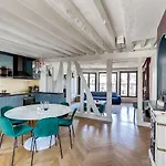 Beautiful Apartment With A Terrace In Le Marais