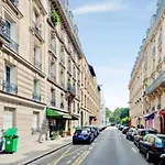 Cozy 2 Bedroom Apartment In Paris