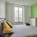 2 Bedrooms Tour Eiffel Breteuil