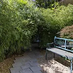 Veeve - The Arbour
