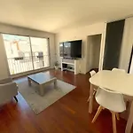 Champs Elysees Et Parc Monceau : Charmant Logement Lumineux
