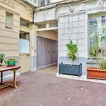 Small Parisian Cocoon Located In The 18Th District