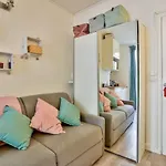 Small Parisian Cocoon Located In The 18Th District