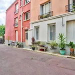 Small Parisian Cocoon Located In The 18Th District