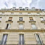 Cosy And Bright Apartment Located In Paris 18