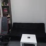 * Moulin Rouge Getaway * 1Br + Desk + Gym Weights