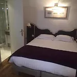 Hotel Suites Unic Renoir Saint-Germain