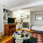 Nice And Calm Studio Nearby Alesia At The Heart Of Paris - Welkeys