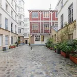 CMG - Super apartment near Place de la république / Beranger D