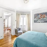 Apartment Montmartre Custine